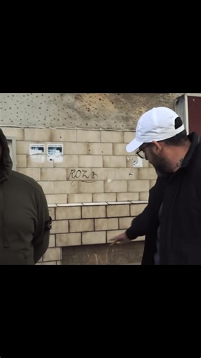 An die Spitze aus dem Royal Bunker! Throwback! Zum Release von “Royal Bunker”, dem Kollaboalbum von Sido und Kool Savas ging es zurück an den Anfang. Niko BACKSPIN sprach mit den die beiden in Berlin und natürlich gab es alte Royal Bunker Stories. Habt ihr das Album damals gefeiert? Das ganze Video gibt es immer noch auf YouTube! | BACKSPIN