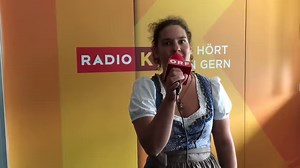 Petra Mayer - DIE GROSSE CHANCE ist nach der Babypause zurück! Sie will wieder öfter Konzerte geben und sucht Mitglieder für eine Band! Am Wochenende wird sie das Genuss-Festival Bad St. Leonhard rocken und heute hat sie uns im Radio Kärnten Studio besucht. Nach einem kurzen Interview mit Bernd Radler präsentiert sie exklusiv für euch ihren neuen Hit, der erst im Herbst auf CD gepresst wird. | ORF Kärnten