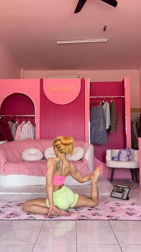 Kingpigrn pose. #kingpigeon 🕊️🕊️🕊️ . .#backbends #strength#motivation #inspiration #yogatransitions #inversions #vinyasa #jump #viral #fyp #fitness #fit #yogaworkshop #yogainspiration #yoga#workout #yogapose #yogaflows #โยคะ #yogagirl #yogajourney #breathing #howtohandstand #yogiintraining #strength #core #balance | Mint Napa Kansitthichok