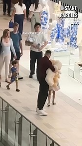 23K views · 678 reactions | Cet homme réalise un geste unique pour cette petite fille dans le centre commercial | Instant Positivité | Facebook