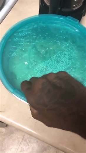 This is why I sit out when yall be having that no bananas in banana pudding convo. All that yellow colored Jello stuff is gross. I call it the "white kind" 😂 THIS is banana pudding. The black granny style 🔥🔥🔥 | Marcus BarVey