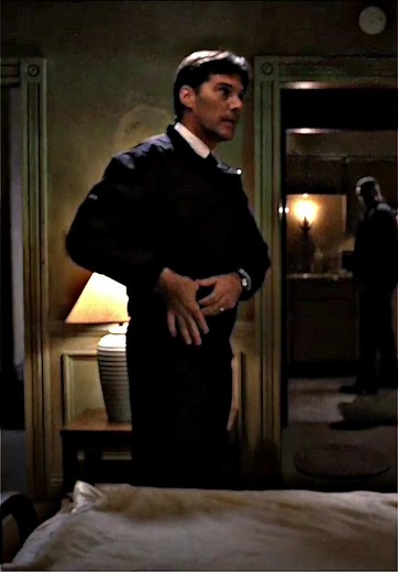 Thomas Gibson Playing the Piano - Criminal Minds Scene