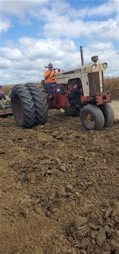 Case 830 Pulling a Cultipacker at the Half Century of Progress Show '25 #farmer #farmlife #farming