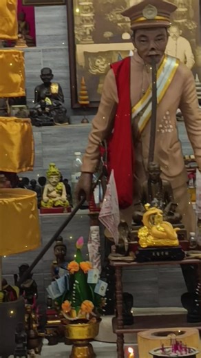 【太平 丰精舍】传统神针的魅力！五条经 期待已久传统纹身法针纹符文师要来了achan cherd 神针sakyan为信徒纹身符咒本精舍准备了多样符文如莲花符图，hanuman符图，五条经符文，9层经符文，多样神兽符，等等多样图鲁士符图！ 期待大家抽出时间出席法会，因阿赞丰保佑你！ 🙏7号1月至11号1月2026🙏 ———————————————————————————— 本精舍主持阿赞heng拜为阿赞丰法脉传承6周年纪念日！ 幸得家师阿赞丰法脉传承阿赞迪抽出时间来助兴！ 阿赞迪捐出2547pra阿赞奴制作的人缘粉等等材料。。也吩咐了丰精舍安排在1月11号2026年开光祝福！希望更多信徒有福气的得到 传奇阿赞丰 圣物的扶持万事兴！ 本精舍举办法会宣传阿赞丰独门又独特的法门法脉传承 🙏法刀插卾法术🙏 传奇 救世人！ 阿赞迪 连续5天在本精舍 7-1至11-1-2026为大家办法事！拜师大法会日11号1月拜师法会！ 阿赞迪 使用加持好的足金箔贴在☞额头☞脸颊☞舌头帮助口才流利，那那通金脸招人缘，招财，提升魅力，招贵人，提升口才说服力和冲花水去稅运提升运气🙏 如时间安排到会有指点运程