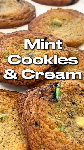 Our Mint Cookies & Cream is loaded with mint Oreo chunks, yes you read that right, CHUNKS!! Of course we also threw in some extra mint chips and white chocolate chips right before baking this cookie to crisp perfection 😋🍪💚 Order now with the link in our bio from any of our Bay Area locations for pickup or local delivery 📲 . . . #oreos #mintchocolatechip #mintcookies #mintcookiesandcream