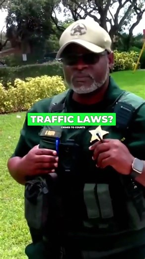 Veteran Auditor Shuts Down Cop For Illegal Parking In Florida!