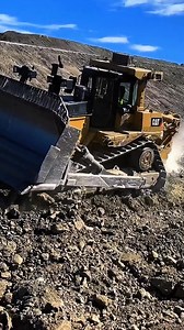 Cat D9T Maneuver Madness: Watch It Work! | Konstruksi Berat