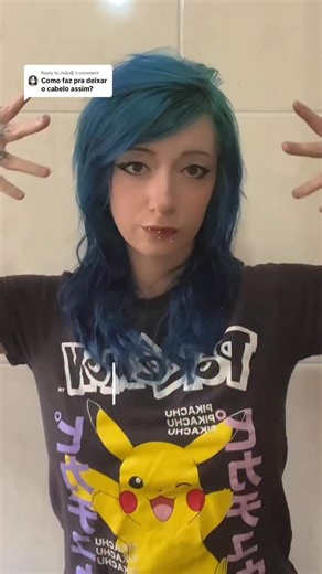 Mariana Wolf on Instagram: "tutorial de como estilizar cabelo emo/scene 💕 #emo #scene #alt #2000s #rawring20s"
