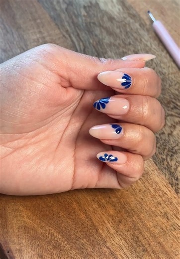 💅🏼💅🏼 #gelnails #gelnailsathome #diynailart #nailsathome