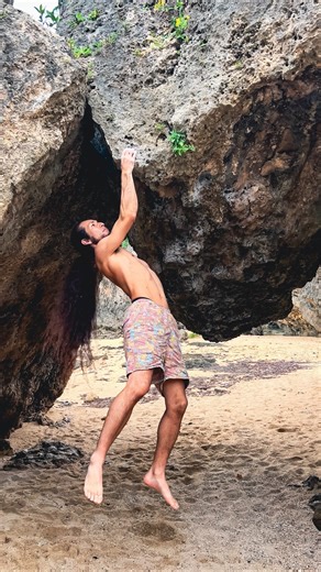 YOU on Instagram: "Chockstone Atack V7🪸 Back in Okinawa, my spiritual home!! First stop was Gushichan, the sacred and nostalgic mecca of Okinawan climbing. This video features one of Gushichan’s classic signature problems. The roof climbing is incredibly fun, so you should definitely give it a try!! If you’re climbing in Okinawa, this is an absolute must do problem🙏 心の故郷、沖縄へ帰ってきました✈️ まず向かったのは沖縄クライミングの聖地であり僕の原点とも言える岩場＂具志頭＂🌞 看板課題チョックストーンアタックにて、琉球石灰岩の洗礼を受けました。 痛みさえも懐かしく、学生時代に戻ったような素晴らしい時間でした🍵 @