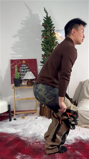 The reinforced fabric is built to last — constant rubbing and bumps won’t tear it easily, giving your legs solid protection. And the fleece lining keeps you from shivering in the cold, delivering real warmth you can work in.#menswear #winterpants #gopune