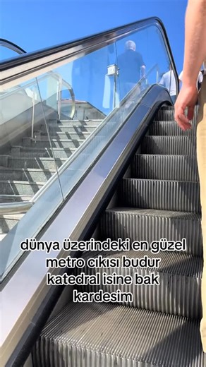 İstanbul Filozof on Instagram: "En iyi çıkış nerede sizce??? Tiktok/ merindaaras"