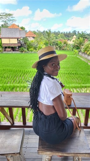 Bossa✨️ Fitness | Perte de poids | Postpartum on Instagram: "Ces habitudes que j'emmène avec moi en 2026 pour prenfre soin de ma santé physique, perdre du piids et prendre soin de ma santé mentale. Et toi quelles habitudes as tu mis en place et penses continuer en 2026? Bouger plus ( marche , sport , renforcement musculaire) et mieux manger c'est le secret ! On ne se prive surtout pas ! 1.Moins de sucre 2.Moins d'alcool 3.Pas de sodas 4.Boire plus d'eau 5.Dormir 6-7 h 6.Manger plus de protéines 