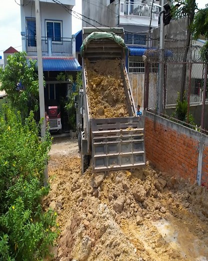 186K views · 2.5K reactions | Landfill Work Day 2 | Second Dump Truck Start Heavy Load Now  | Chocolate | Facebook