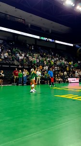 Step on the court for the final moments of the Ducks’ sweep over Portland 🧹 | Big Ten Network