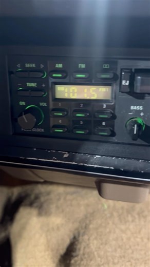 Took out the cd play. Reinstall the original radio. #bronco #bricknose #ford #keithwhitley #cassette