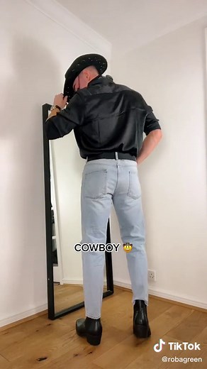 Easy Halloween Costumes for Guys | Effortlessly Stylish Ideas