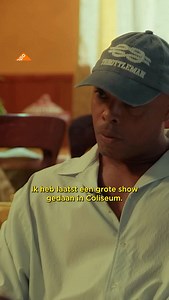 For those who don’t understand what I’m saying here, I’m speaking Dutch. I’m explaining that the last show I did at the Coliseu in Lisbon was incredibly special because my whole family was involved. My daughter danced on two songs, my son played guitar, my wife was part of the production, her brother co-produced the show, and my own brother co-produced all the visuals. On top of that, most of my family traveled from Holland, Cabo Verde, the USA, and France to be there. All of that created an ene