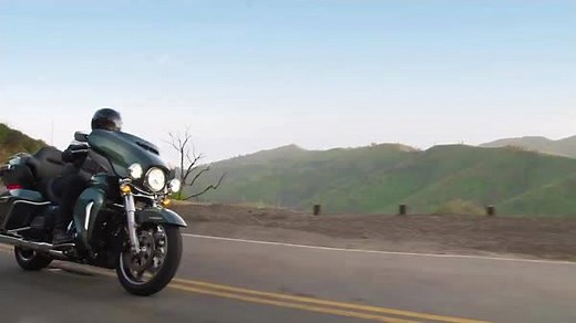 Our Reflex Defensive Rider System is designed to help you when facing adverse road conditions and urgent situations. Want to learn how? More ➡️ http://bit.ly/H-D_RDRS | Harley-Davidson
