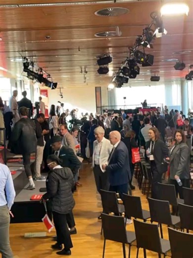 Falling Walls on Reels