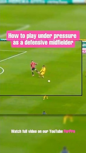 How to Play Under Pressure as a Defensive Midfielder 🧠⚽ #football #soccer