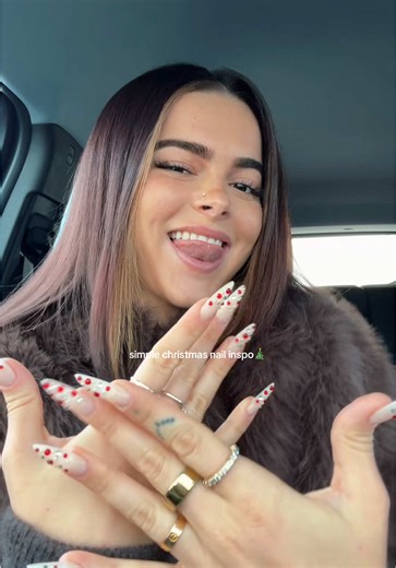 day 3/7 of christmas nails reveal🎄 (inspo for the simple girls) #7days7sets #giuliasnails #nailtransition