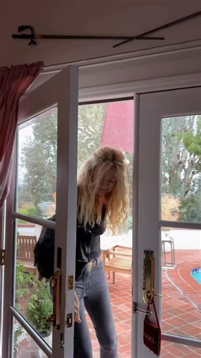 ☆Luna Montana☆ on Instagram: "she deserves the world 🥺🎄 @heidischwarck"