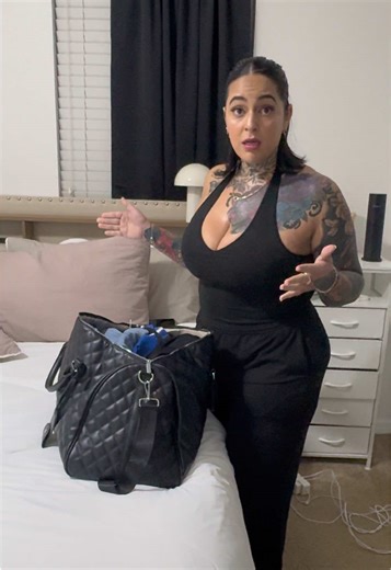 lifewithmayvy (@lifewithmayvy)’s video of Travel Packing Hacks