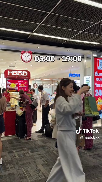 ✨ HAAB บุกสนามบินดอนเมืองแล้ว! ใครกำลังหาของฝากให้คนที่บ้านมารับขนมไข่ขึ้นเครื่องกันน 🙌🏻🥧 📍 ด้านในอาคารผู้โดยสารในประเทศ ใกล้ๆร้าน Krispy Kreme 🍩 และ Garrett🍿 ⏰ 05:00-19:00 แล้วมาเจอกันนะค้า 🙌🏻 #HAAB #HAABขนมไข่ #HAABขนมไข่สงขลา #ดอนเมือง