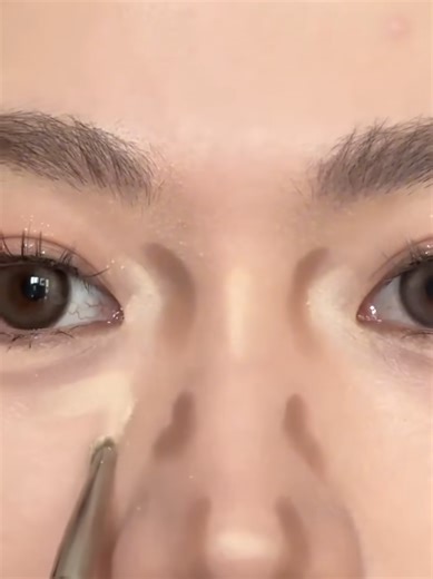 How to Properly Use a Pallet for Makeup