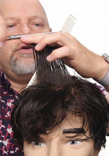 How to cut the top of men’s hair with scissors. #hairtutorial #hairstyle #haircut #hairtok
