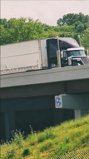 🍂Big Rigs Semi Trucks on the road.