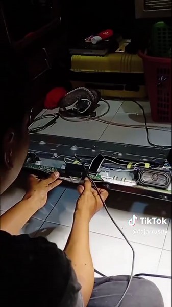 Sharp 2T-C42BD1i Logo Stuck? Expert Repair Guide