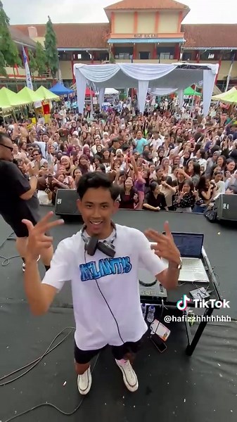 APT Dance Challenge: Viral Trends from Thailand