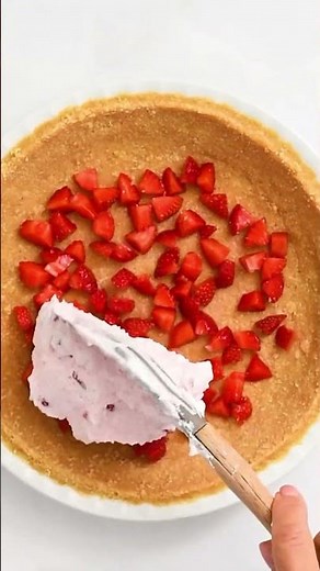 No Bake Strawberry Cool Whip Pie for Summer 😎