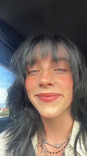 BILLIE EILISH TOURS on Instagram: "Billie's Instagram livestream from today! 梁懶 — @billieeilish #billieeilish"