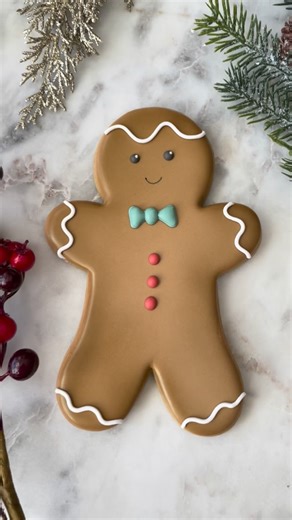 Annamaria Valentino || Mary on Instagram: "This giant gingerbread man cookie is sure to impress! Featured cutter: large gingerbread size 4 3/8”w x 6 5/8”h White clear window box size: 8”x5”x1.5” Colour: Chocolate Brown Fondust Airbrush colour: Harvest Brown Find all of your holiday cookie decorating essentials on our website. We are located in Bradford Ontario Canada. Offering pick up and shipping across Canada and the USA #emmassweets #cookiedecorating #bakingsupplies #canada #ontario #bradford