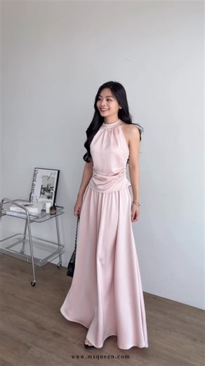 真的会被这套淡粉色缎面套装迷到💕 🛒 7/11（星期五）FB LIVE | 晚上 8:30PM 💰 直播限定优惠价 超值包色价 ⚡ 数量有限，只在直播！ 👗 想第一时间锁定新品？千万别错过！ ✨ 8/11（星期六）中午 12PM 官网开售 🌐 www.msqueen.com 👗 快标记闺蜜，一起锁定直播！ #fashion #fashionstyle #onlineshopping #womenclothing #msqueen2325 | MSqueen