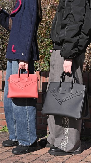 First introduced at the 2009–2010 Fall/Winter Paris Collection, the #Hermès Birkin Shadow redefined the icon by embossing its hardware and details directly into leather—bold then, timeless now.✨ 2009–2010年秋冬パリコレクションにはじめて登場した「#バーキンシャドウ 」。 エルメスの象徴である金具やステッチを“影”としてレザーに刻み込むという、当時としては極めて前衛的なアプローチは、今なお色褪せることがなく男女共に愛されるバッグです。 是非 @orange_boutique.osaka で手に取ってご覧ください🧡🧡 ——————————— ▶高価買取も行っておりますので、お気軽にお問い合わせ下さい。 →We are doing expensive purchase in cash, Please feel free to contact us. ▶詳しくはDMにてお問い合わせ下さい。