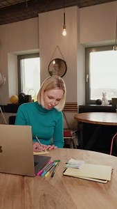 Instantly add an extra display with touch functionality! The versatile Verbatim® PMT-14 Portable Touchscreen Monitor makes it easy to connect with a range of devices. Use it as a second screen for your laptop or a larger display for your smartphone. #TechnologyYouCanTrust | Verbatim Americas | Facebook