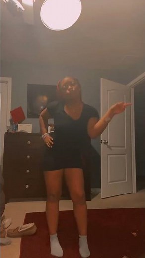 Energetic Dance Moves Showcase in Bedroom Setting#dancevideo #bedroomdancing