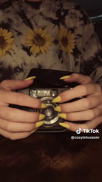 I found some of my old film cameras the other day and thought that they would make a great video! There’s a full version up on YT ᵕ̈ #asmr #asmrfyp #asmrtapping #tappingandscratching #asmrforsleep #satisfying #relaxingvideos #notalkingasmr