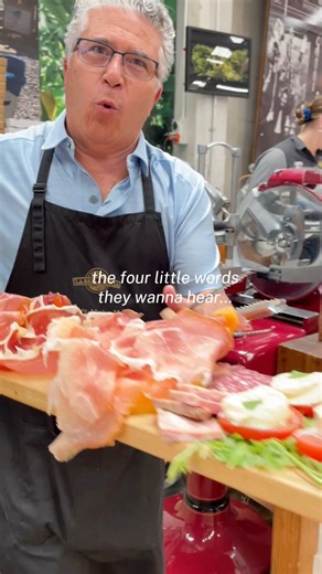 San Valentino at La Bella Italia 💚🤍❤️ Bookings essential | La Bella Italia