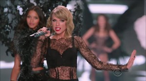 Taylor Swift - Style at Victoria's Secret Fashion Show 2014 (4K).mp4