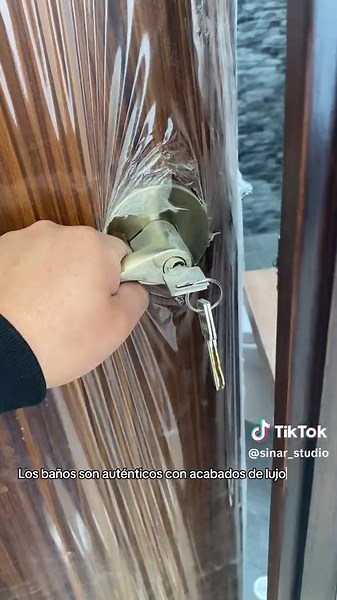 Casa moderna a doble altura con acabados de lujo