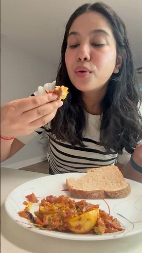 Busy day ka quick Lunch! ❣️🌷 Egg fry✨ #trending #food #recipe #foodie #eggroast