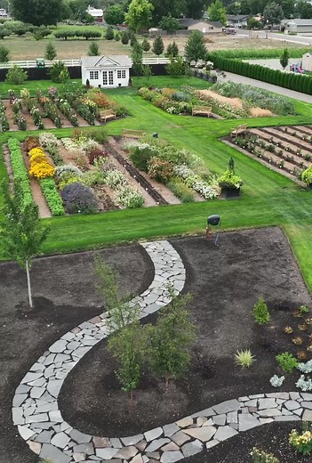 We got new benches for the cut flower garden!!! 🌿