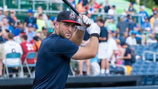 Tim Tebow to have surgery on broken hand; season likely over