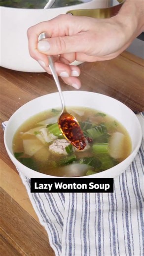 Feeling lazy? 😴 Good, because this Lazy Wonton Soup is the best thing you’ll make all year! Pork meatballs, bok choy, plenty of seasonings and aromatics, a rich and savory broth, all finished with chili oil on top. What’s not to love? 🍲 Ingredients: 2 quarts chicken stock or broth 1 bunch green onions, divided 1 garlic clove, thinly sliced 1 (3-inch) piece fresh ginger, peeled, or 2 teaspoons ground ginger 2 tablespoons soy sauce, plus more to taste 1 1/2 teaspoons rice vinegar 1 tablespoon br