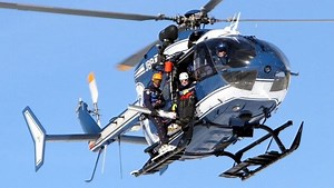 En pleine nuit, ils jouent avec une lampe rouge en montagne, l’hélicoptère du PGHM décolle pour les secourir : le SOS était un malentendu